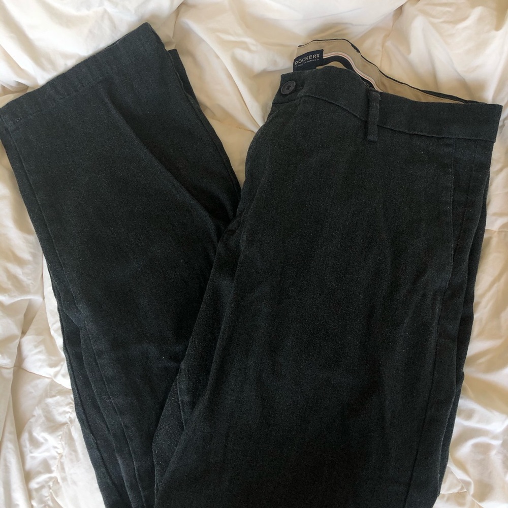 Dockers Slim-Fitting Slacks in Grey